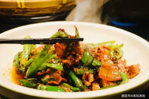 原创美食探店③好吃到爆的彭厨招牌汁水牛腩