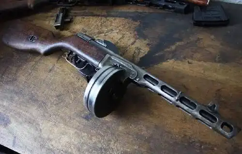 二战最好冲锋枪:汤普森名声很臭,美军嫌弃,八路军最青睐