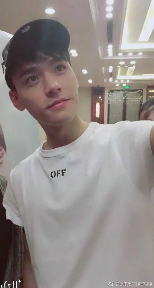 想要龚俊那种素人感特别强的照片