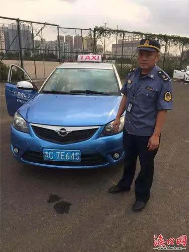 海南海文大桥通了这辆异地出租车想借道被查了