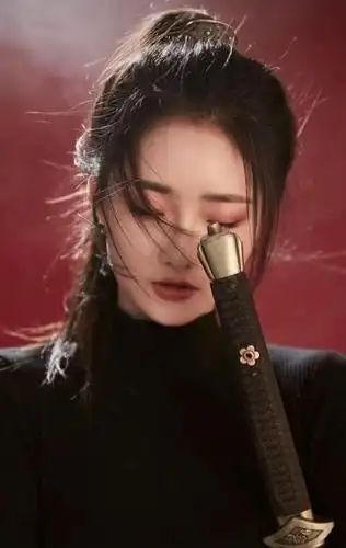 王者荣耀——网红"晨妍"小姐姐cosplay花木兰,网友:霸气侧漏!