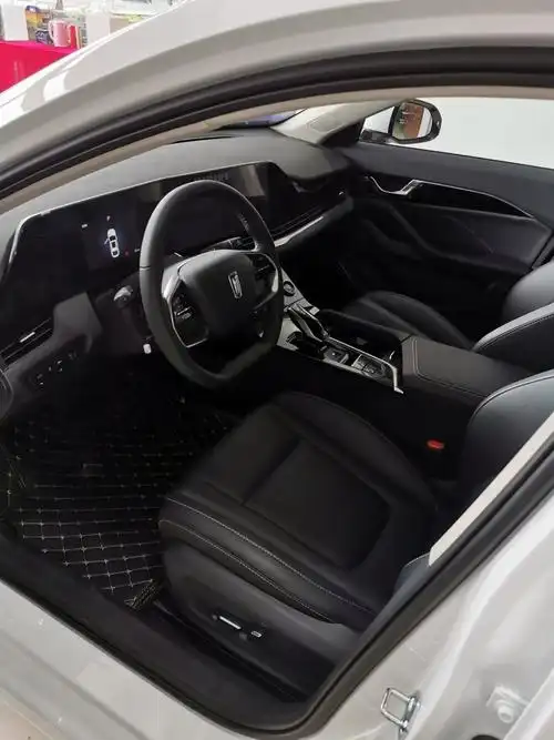 奔腾t99中控台造型与层次感极强