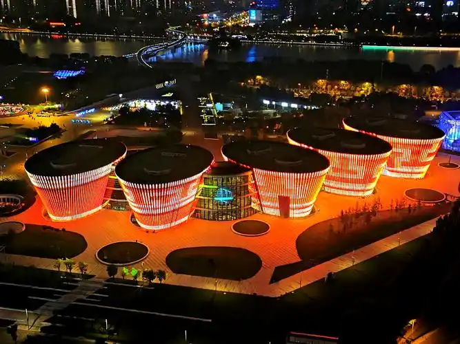 夜色璀璨瞰长风