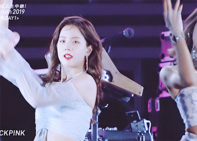 收集   点赞  评论  blackpink 朴彩英 lisa 金智秀jennie 高清壁纸