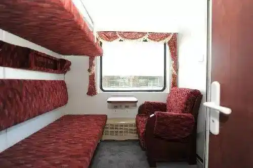 高级软卧车厢动车组车厢分类动车组车厢分为二等软座,一等软座,商务座