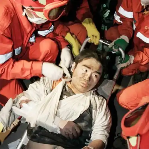 汶川大地震中的"可乐男孩"当上了博物馆馆长