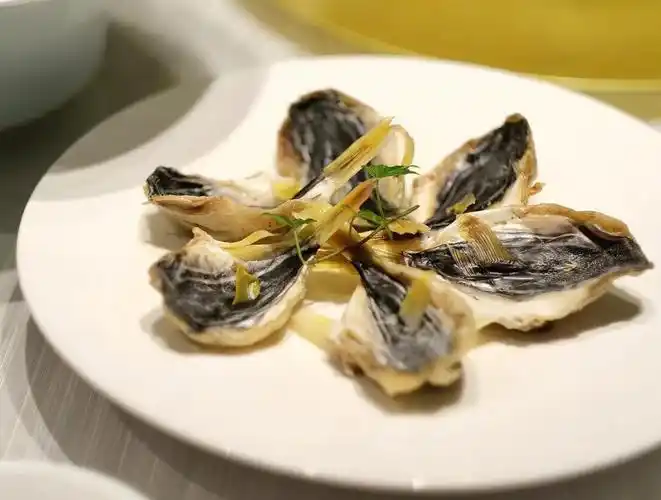 耳边还有海浪声一盘湿糯河豚鱼干