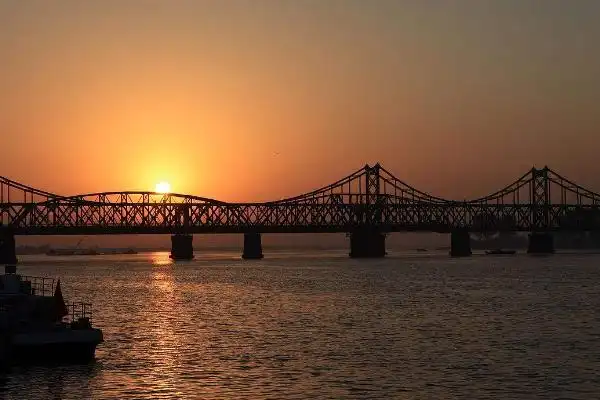 丹东靠近哪个海