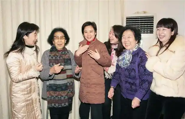 92岁吕瑞英获白玉兰戏剧奖特殊贡献奖她凭什么从红娘演到薛宝钗