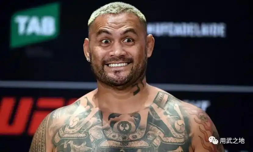 他是ufc第一铁拳,一拳轰碎对手下巴!_马克·亨特