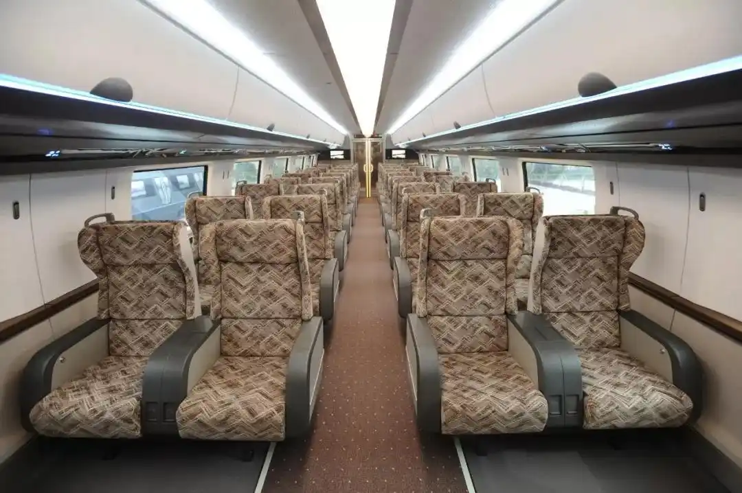 国之重器亮相时速600公里磁悬浮列车燃爆了