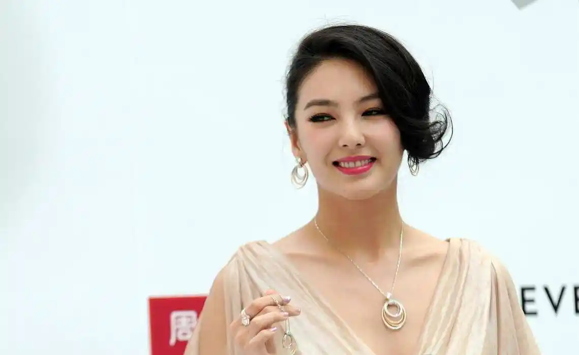 其实张雨绮的情感之路可谓是一路坎坷,还记得张雨绮在《吐槽大会》上