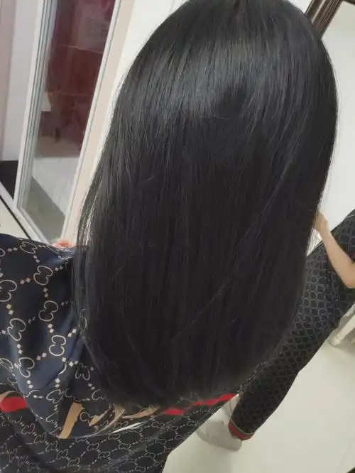 在里面,染出来出来说是蓝黑效果实际看不出来蓝色,阳光下才会有点点