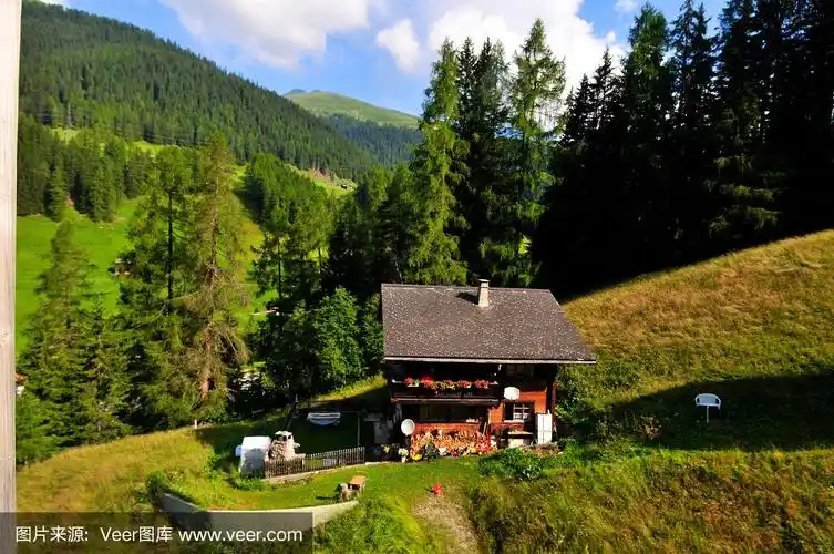 瑞士乡村的山坡屋