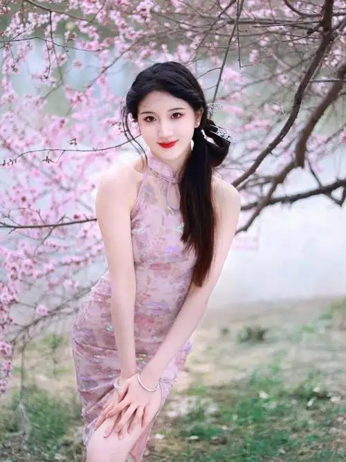 桃花配旗袍才是纯欲天花板下一张更心动
