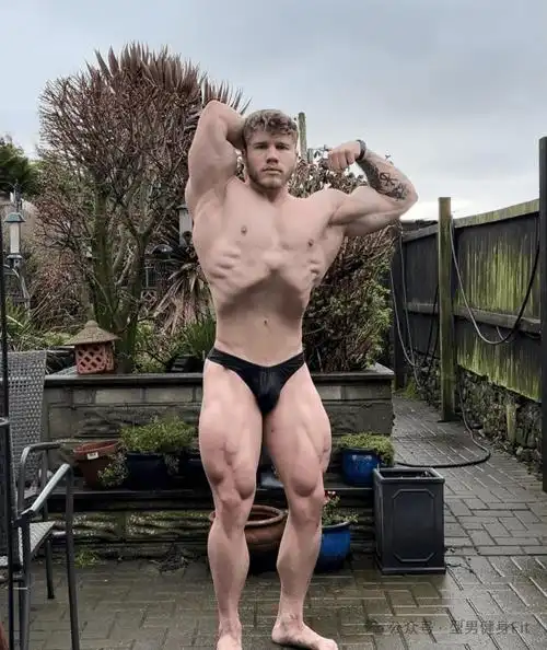 肌肉男真空腹