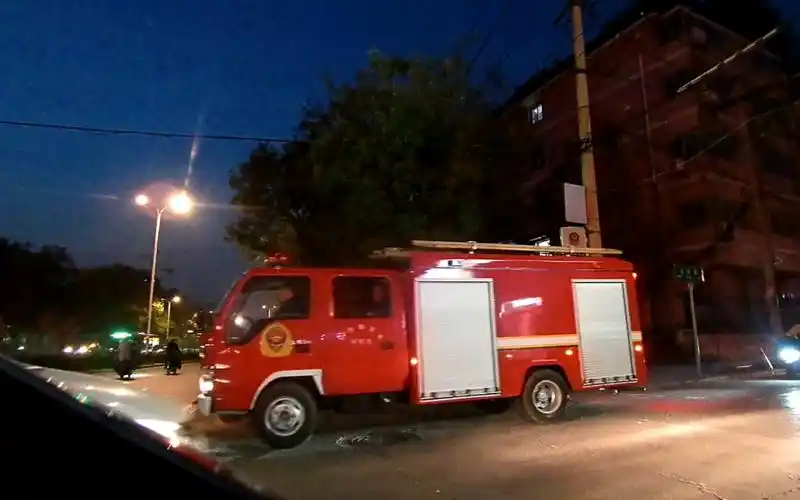 小型消防车出警归队_哔哩哔哩_bilibili