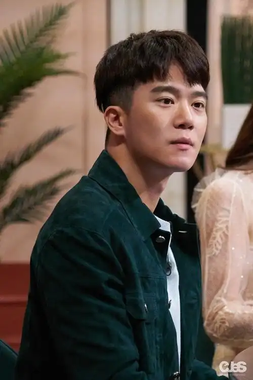 cjesxbehind河锡辰与美食男一起度过幸福的星期二