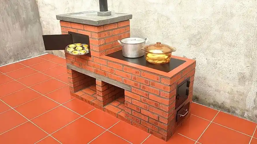 自砌一座多功能柴火灶,煎炸烹煮样样能行,在农村绝对是最抢眼的