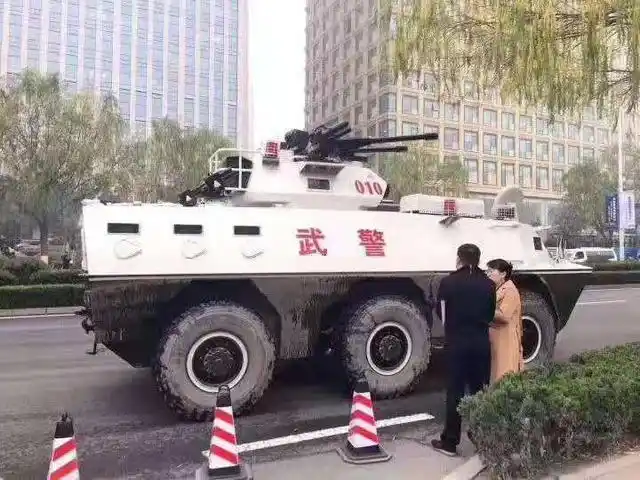 鲁能主场战国安警方出动大量武警装甲车 一级警备保护比赛安全