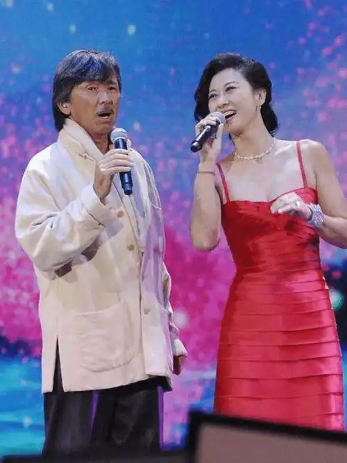 叶倩文林子祥同台演唱都白发苍苍她妥妥的女王范老公是老头