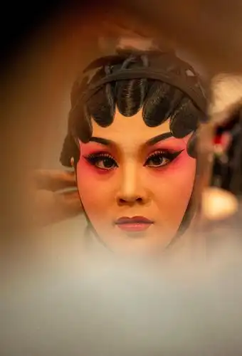 行摄淡妆浓抹总相宜感受粤剧妆身的独特魅力