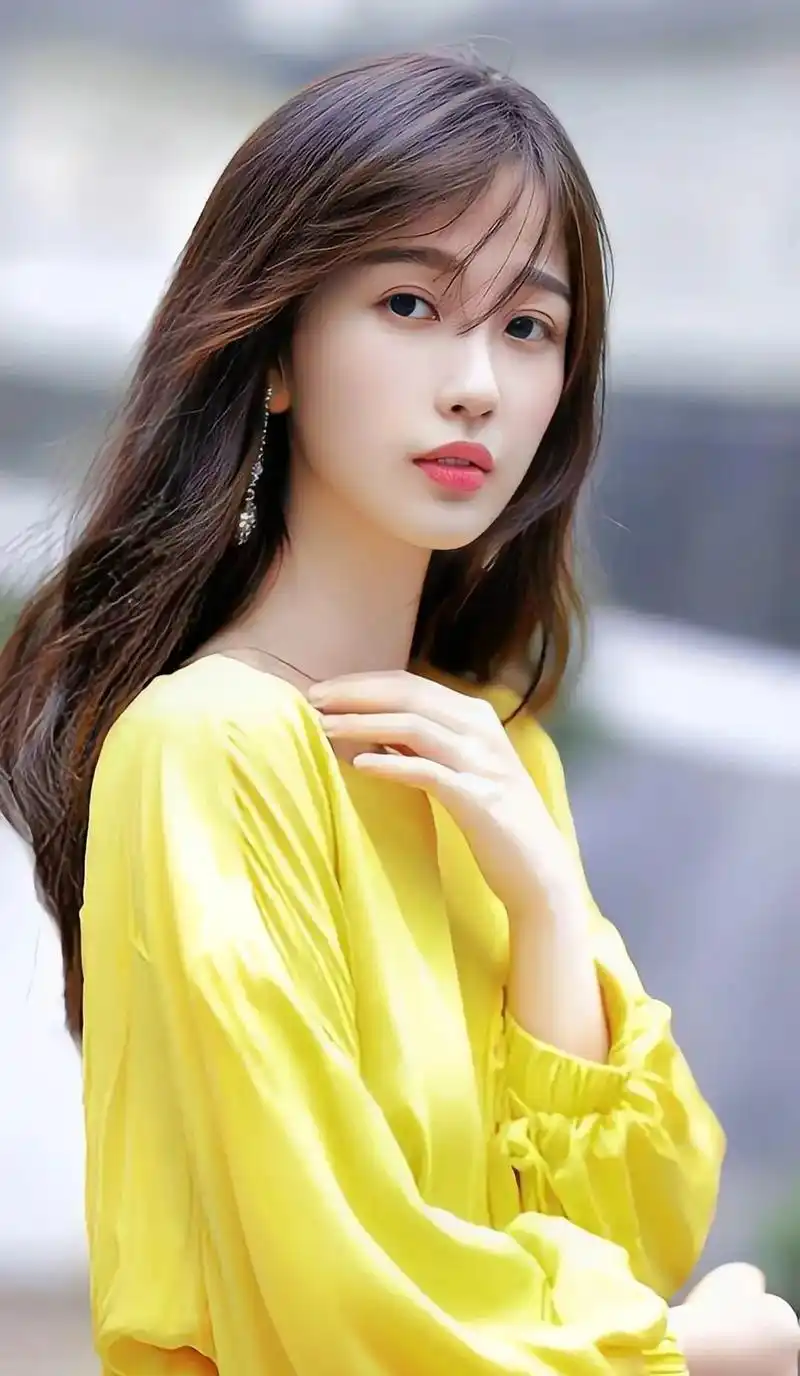 虞书欣,1995年12月18日出生于上海市,中国内地女演员, - 抖音