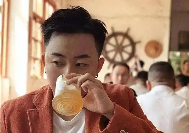 单身女ceo叶海洋50万买精子生五国混血女儿后又生下同父二胎