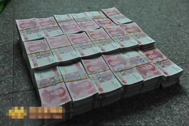 女子因家境困难花12万买百万假币:存家里等升值