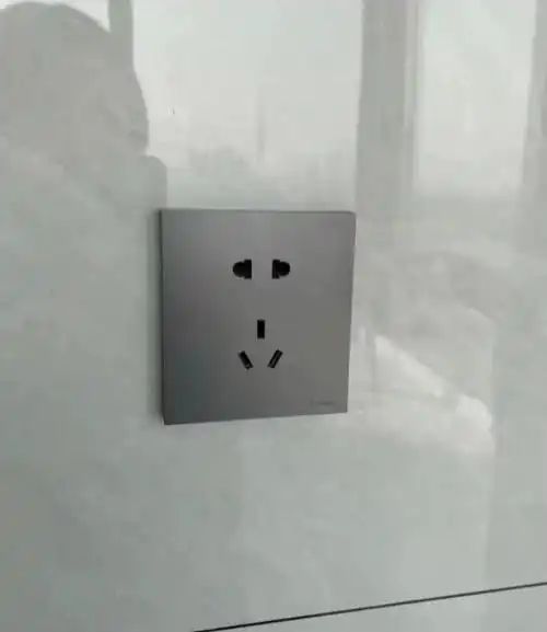 公牛开关面板高端款g27钛金灰