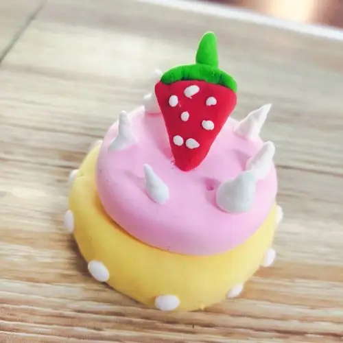 谨程连锁幼儿园一园大二班黏土生日蛋糕