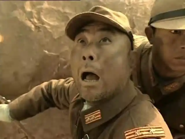 然后扔出铺天盖地的手榴弹,打得长崎大队两眼昏花,最后全军覆没