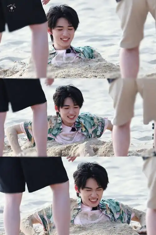 宋亚轩被埋在沙滩里##宋亚轩绿色花衬衫路透##时代少年团今日海边