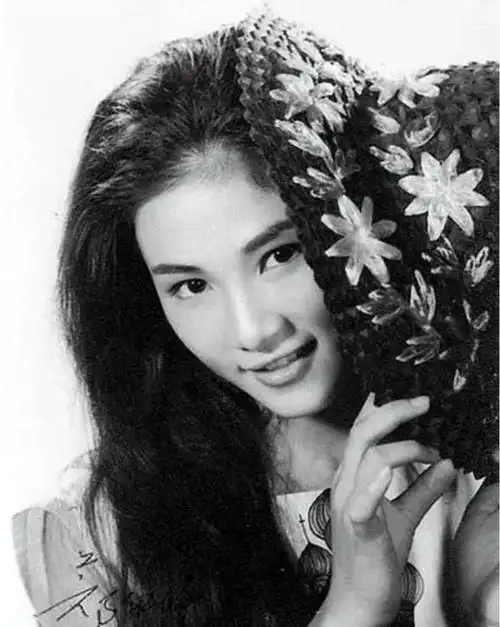 郑佩佩去世 享年78岁