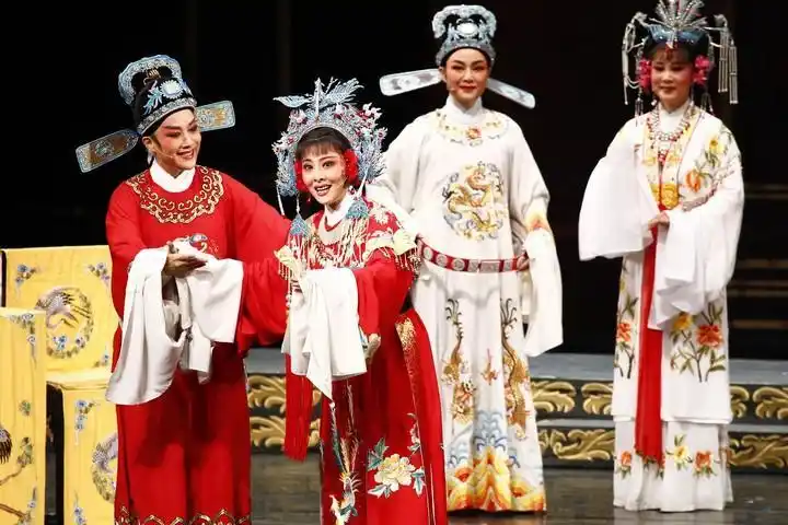 越剧《五女拜寿》剧照