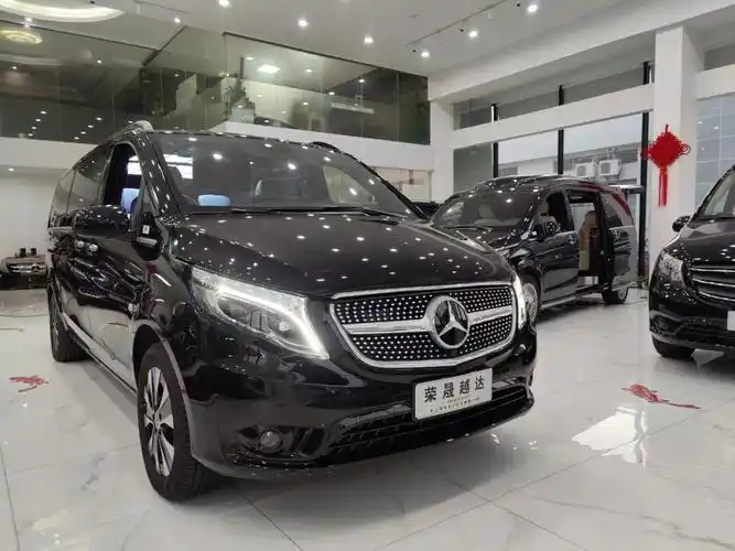 奔驰七座商务车