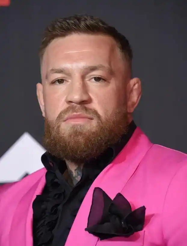 嘴炮康纳找到做演员的新工作,菜鸟第一次就要去翻拍经典老电影