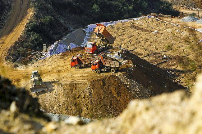 1月10日14时,山东烟台栖霞市山东五彩龙投资有限公司笏山金矿发生爆炸