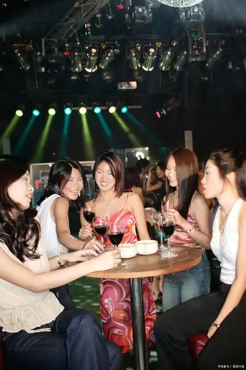 失眠了!ktv酒吧夜场陪酒女大学生越来越多,我竟遇到了妹妹!