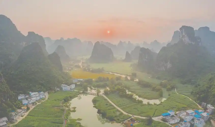 适合中老年人旅游的地方 适合中老年人旅游的地方应具备宁静,舒适