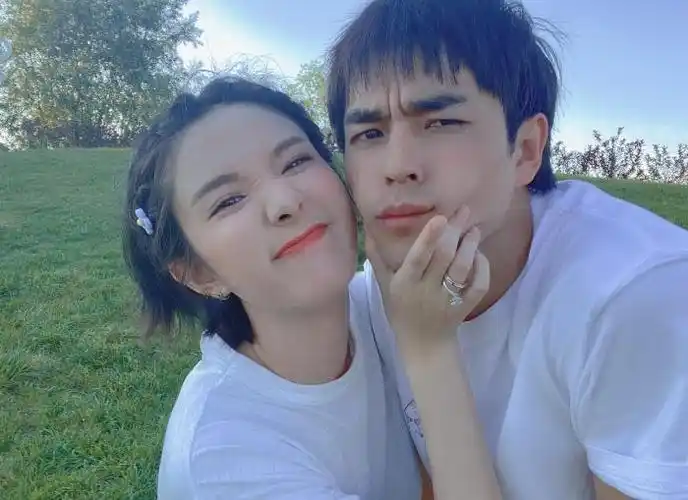 许芳铱的老公许芳铱虞文涛官宣结婚时间藏甜蜜