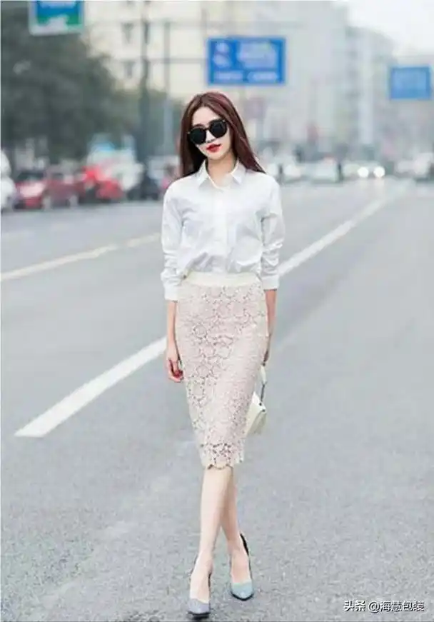 白色蕾丝淑女裙与什么鞋子搭配?蕾丝裙可以搭配小白鞋吗?