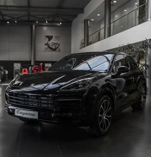 保时捷卡宴,黑色的车身涂装是非常精致又大气,太帅了