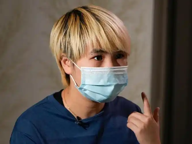 当时,与王靖渝一起潜逃欧洲的,有一个名叫吴欢的女