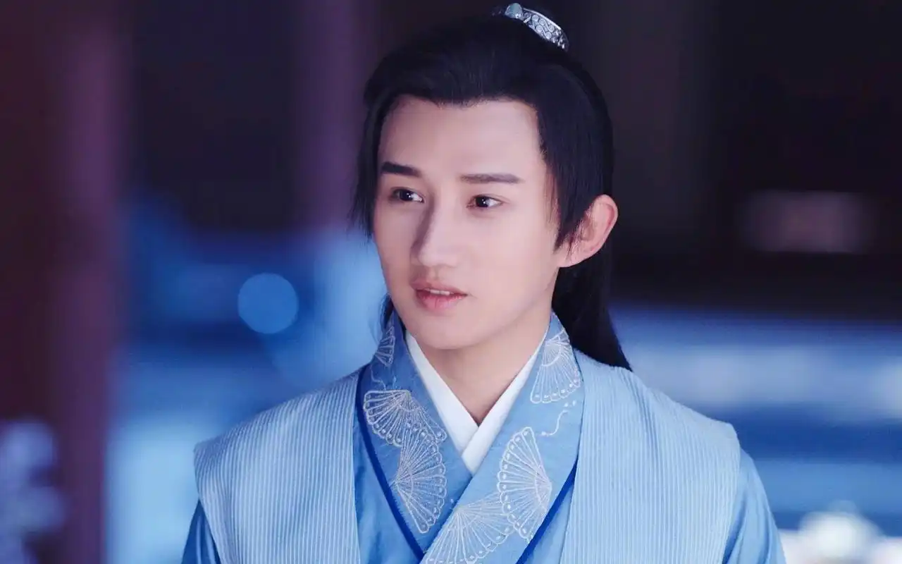 出道11年不温不火,被唐嫣力捧迅速走红!年龄却一直是个未知数