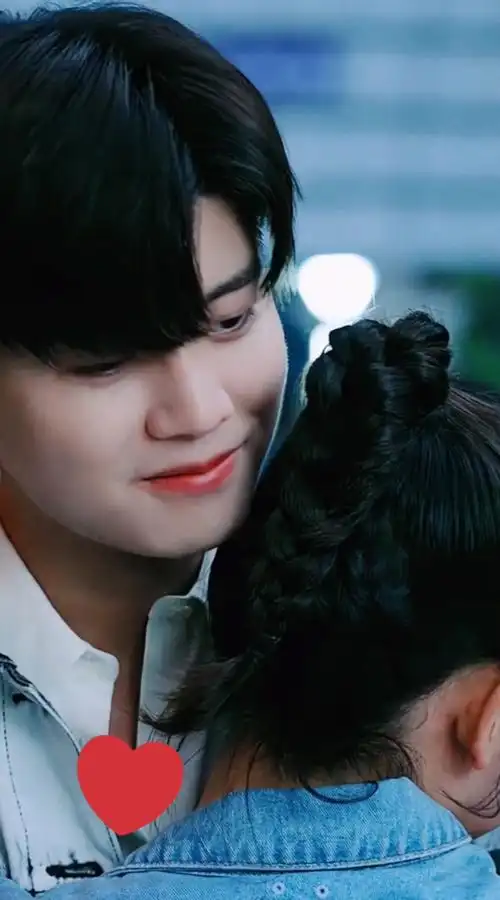 明星#任嘉伦拍戏花絮,与邢菲高甜一刻,特帅