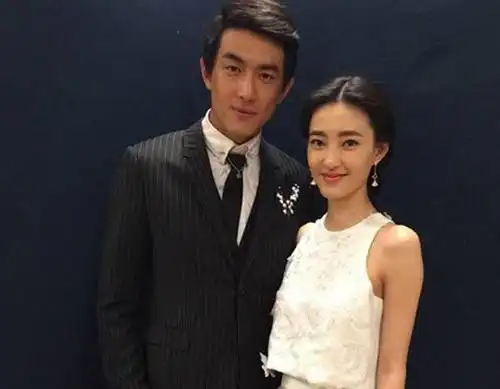 头条曝林更新夜会三女郎颜值韵味各不一样