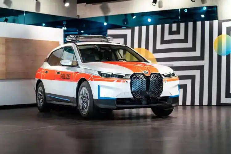 最帅的宝马纯电警车03