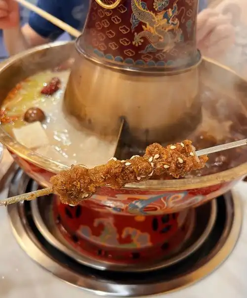 (莫名对北方这炉子吃火锅,感觉可以自带浓烈的氛围感)老板娘是北方人