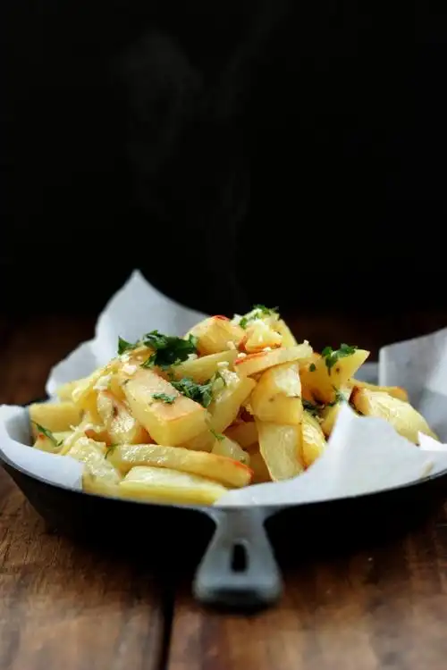 baked garlic parsley potato wedges